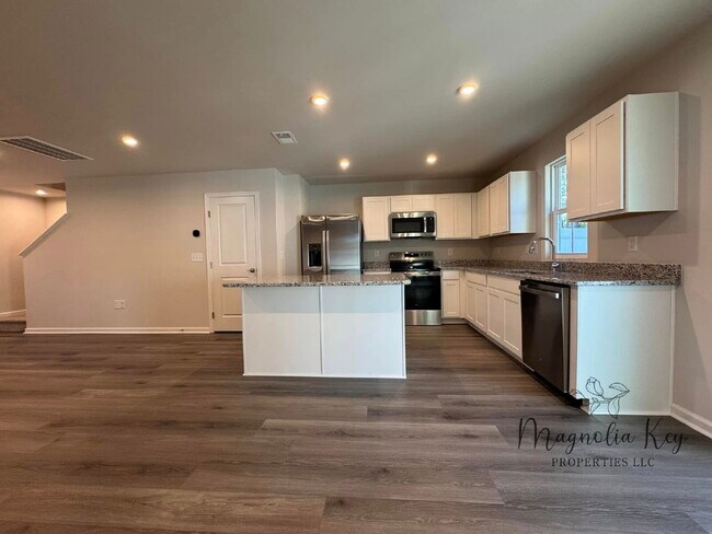 Building Photo - New 3 bed 2.5 bath Townhouse in Forestbrook