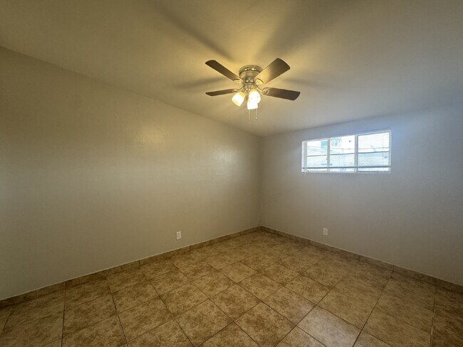 Building Photo - 2 Bedroom 1 Bathroom with W/D