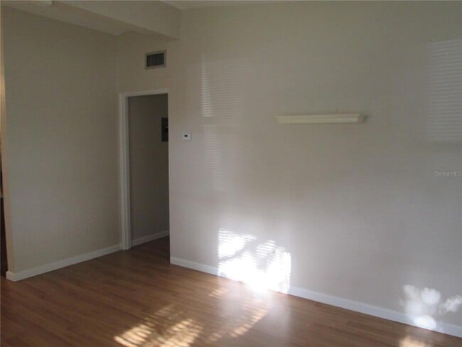Building Photo - 770 Baffie Ave