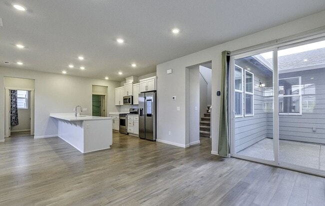 Building Photo - Discover the Charm of This Elegant North P...