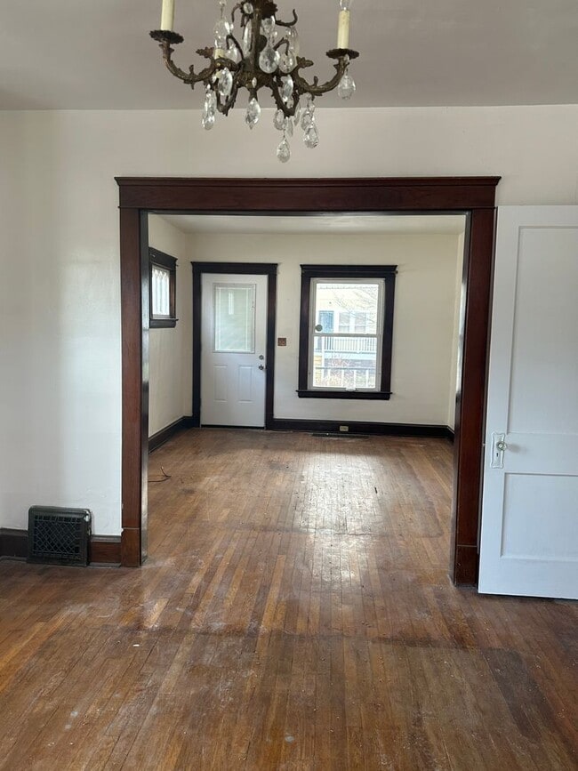 Building Photo - 3618 E 143rd St