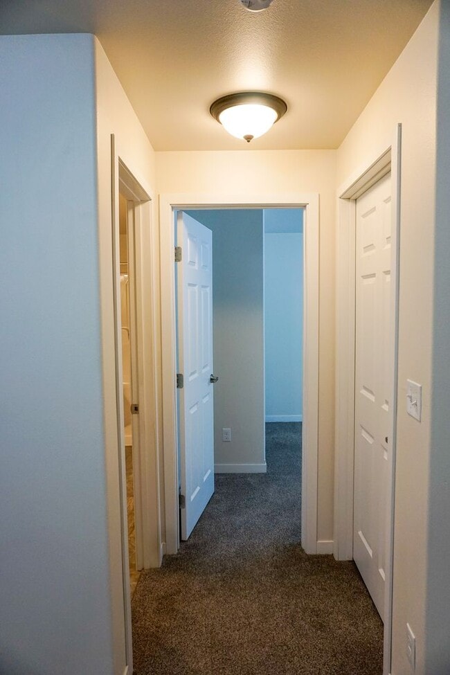 Building Photo - 3 Bed 2 Bath Twin Home