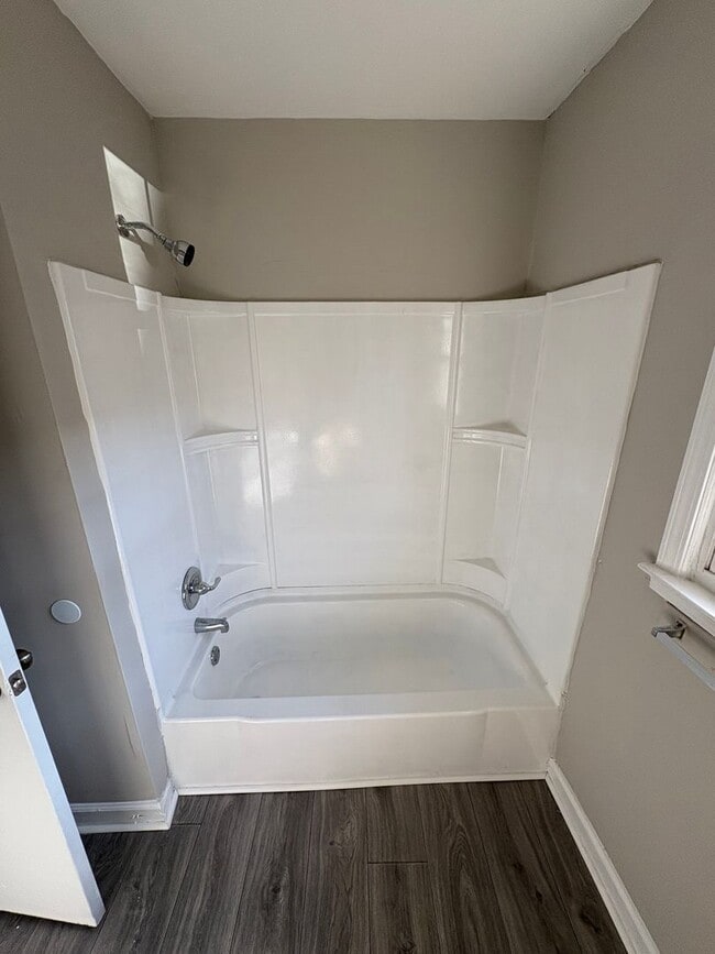 Building Photo - 15 Underwood Ave