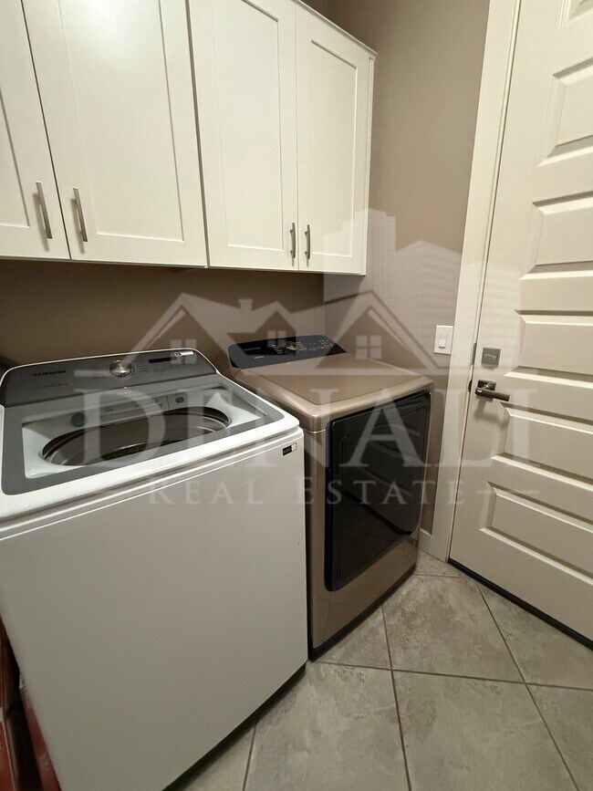 Building Photo - 244 E Prescott Dr