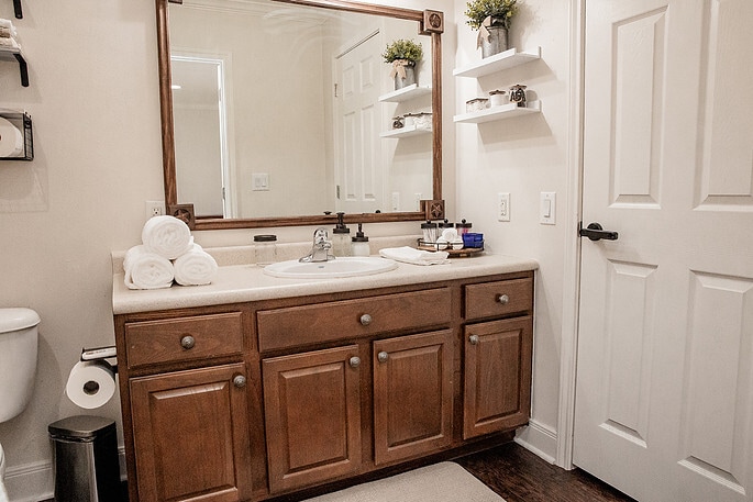 Primary Bathroom - 1004 Pecan St