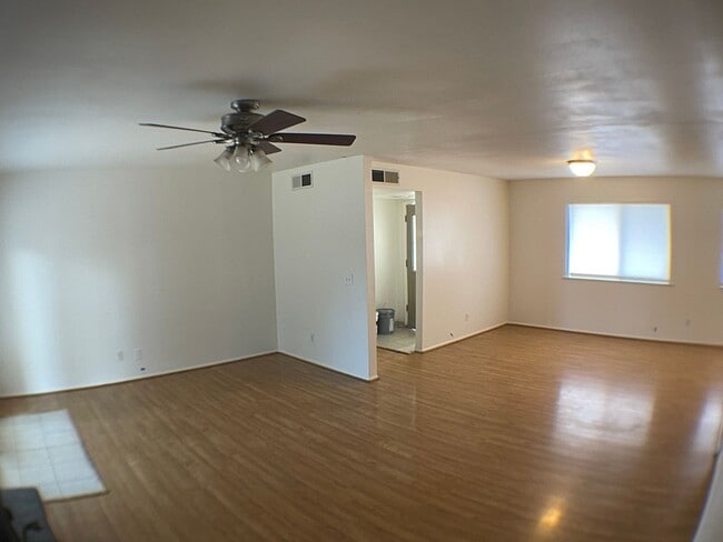 Building Photo - 3 Bedroom Home in Smokerise | Single-Level Living + Natural Light