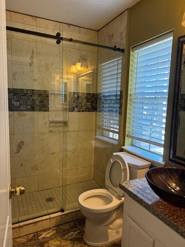 Building Photo - 1722 Evergreen Ln