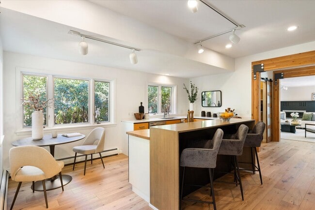 Building Photo - Open Concept Historic Home in Downtown Boz...