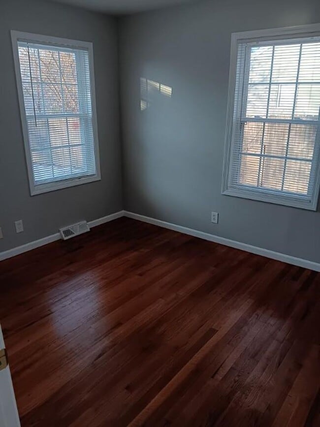 Building Photo - Charming 3 bedroom near Washburn University.