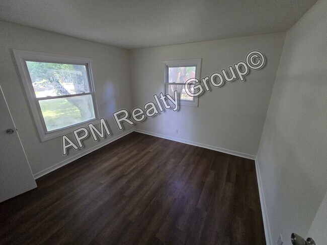 Building Photo - Cute 3 Bedroom 1.5 Bath