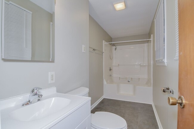 Building Photo - Updated 3 Bed 2 Bath off Columbia Rd