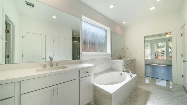 Building Photo - 1412 Mulberry Oak Ln