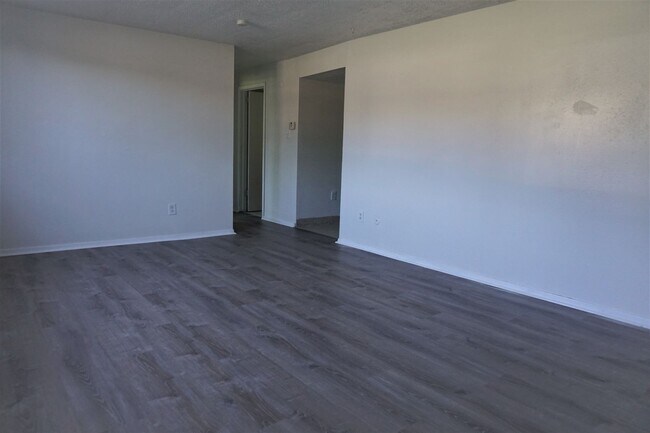 Building Photo - 105 W 250 N