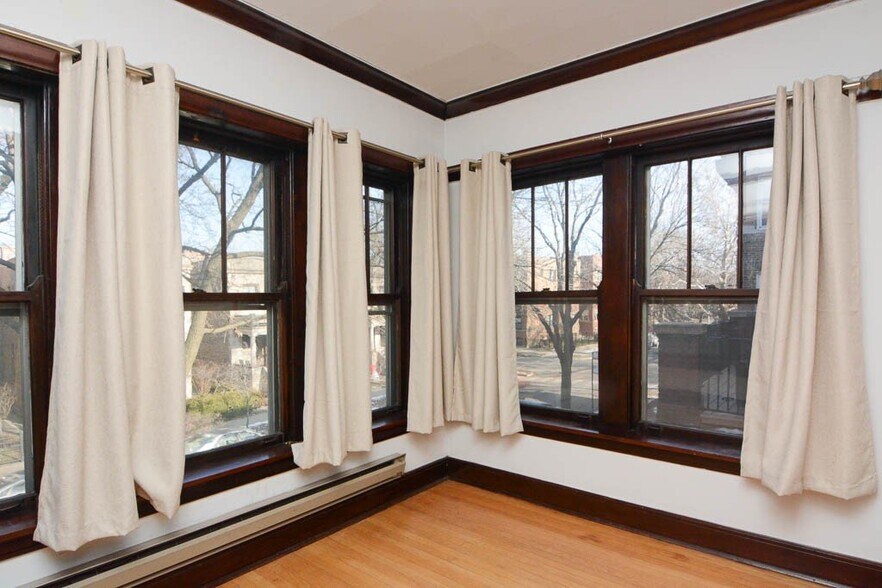 Building Photo - 1309 W Newport Ave