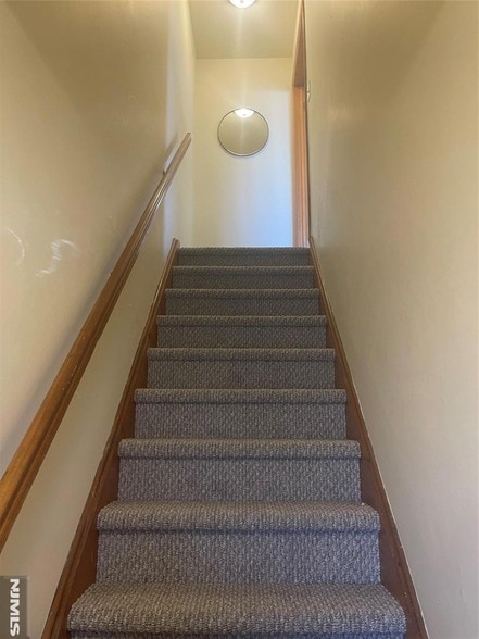 Building Photo - 370 Henry St