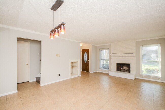 Building Photo - 8728 Wilcrest Dr