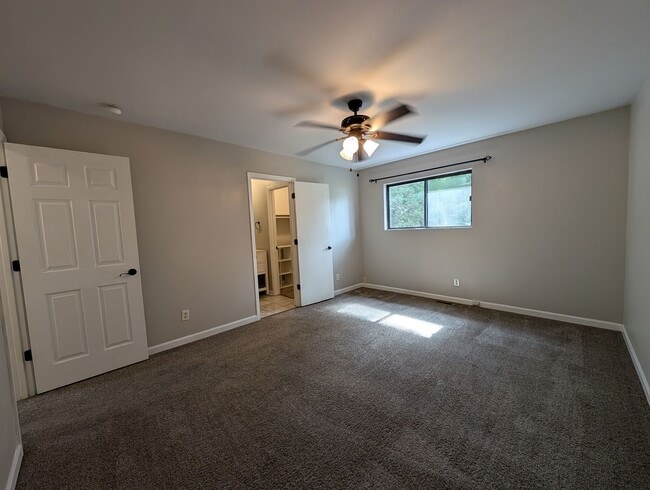 Building Photo - Charming  two story , 2 bedroom, 2.5 bath Condo located the Stratfordshire community !