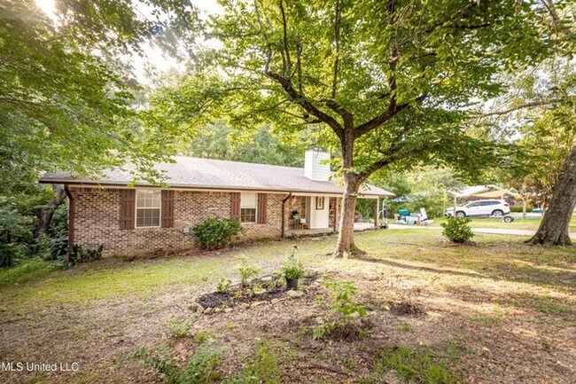 Building Photo - Downtown OS - Golf Cart District (Furnished!)