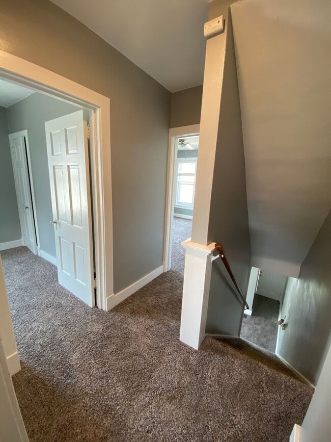 Building Photo - -520/522