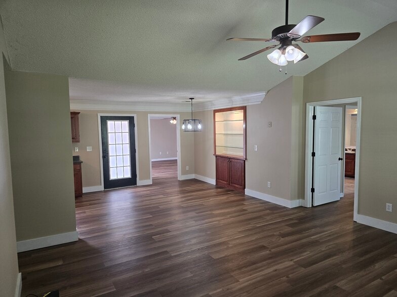 Living Area - 2065 Pinemount Blvd
