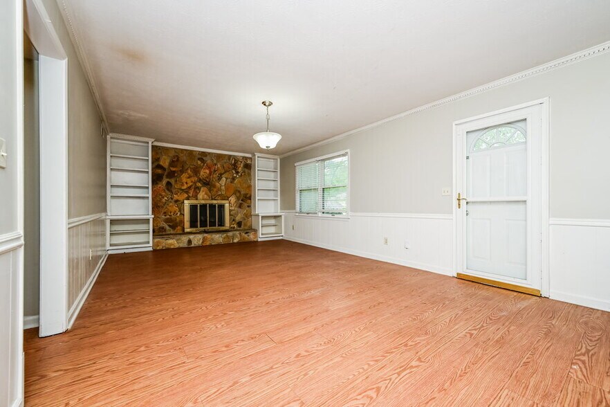 Building Photo - 564 Clubhouse Dr SE