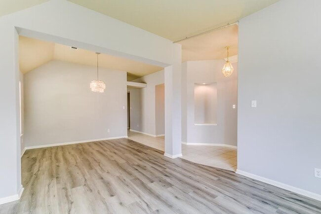 Building Photo - 16802 Village View Trail