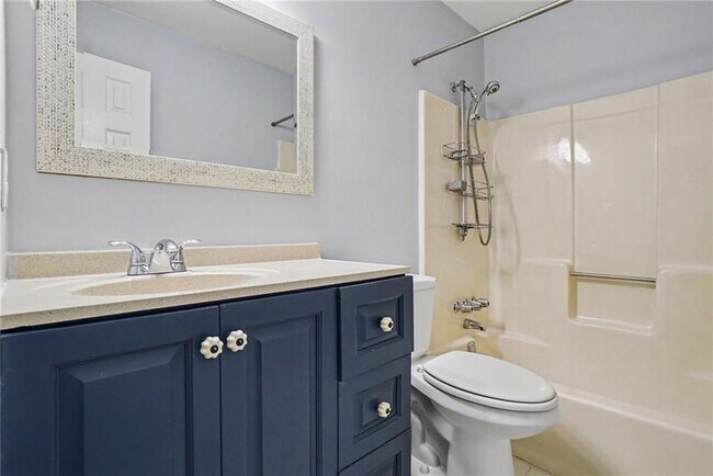 Building Photo - 1006 Creatwood Cir