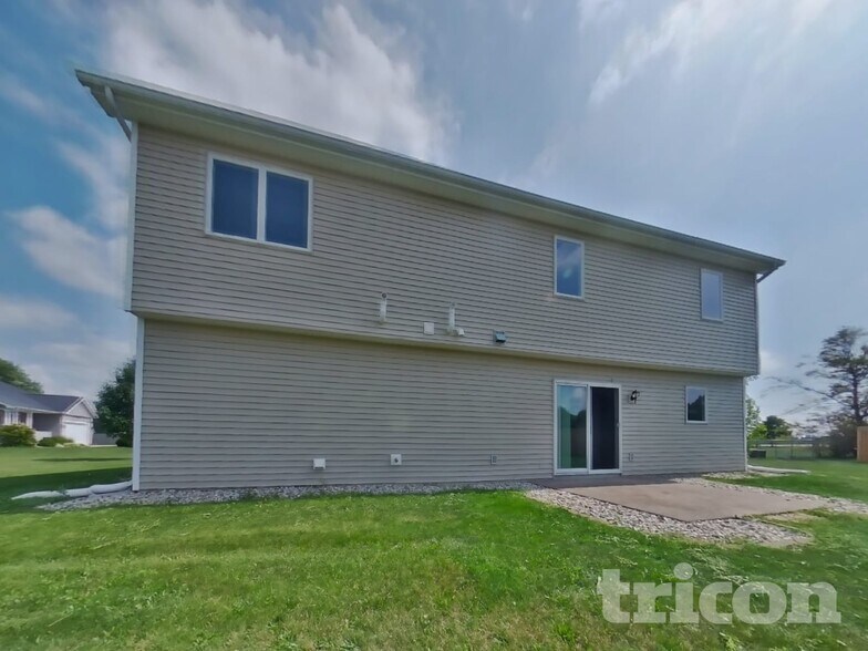 Building Photo - 106 Sunburst Cir