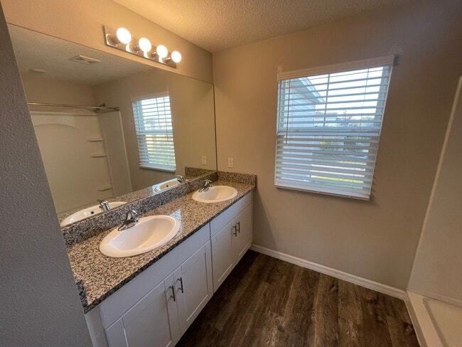 Building Photo - 13037 Pennybrook Dr