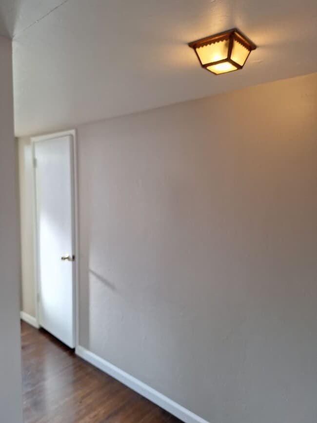 Building Photo - 128 Baxter Ave