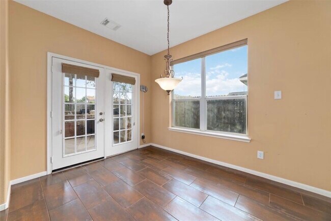 Building Photo - 2218 Laurel Birch Dr