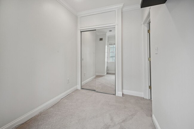 Building Photo - Charming 2 Bedroom in Foggy Bottom