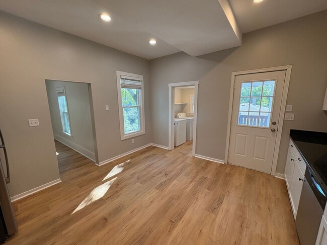 Building Photo - Large House Plattsmouth- with Garage