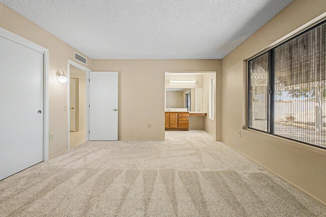 Building Photo - 14222 W Yosemite Dr