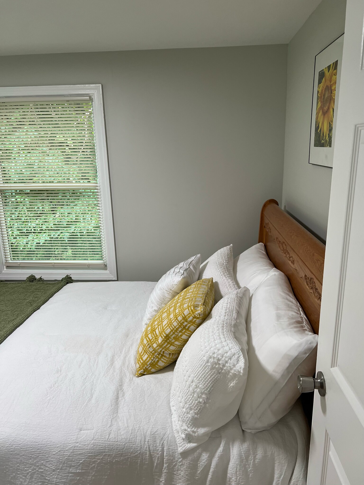 Building Photo - 32 Pine Grove Ave