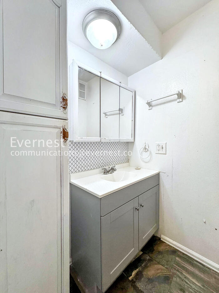 Building Photo - 17401 E Gunnison Pl