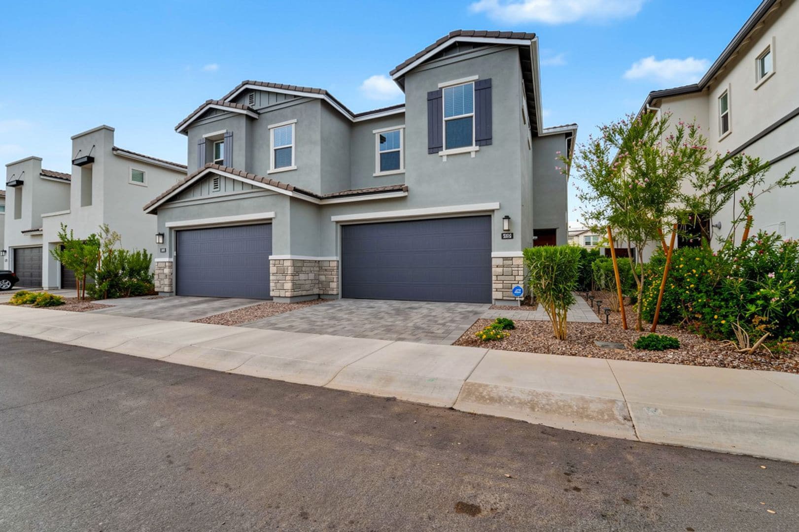 Building Photo - 5036 E Campo Bello Dr