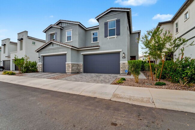 Building Photo - Professionally Designed, Fully Furnished townhome on one of Arabella’s Premium Lots | Scottsdale’...