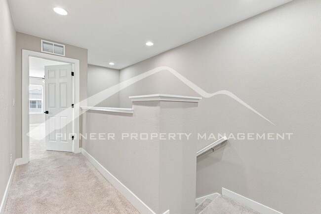 Building Photo - 16137 E Elk Pl