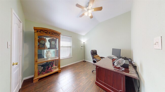 Building Photo - 6014 Knollwood Tr