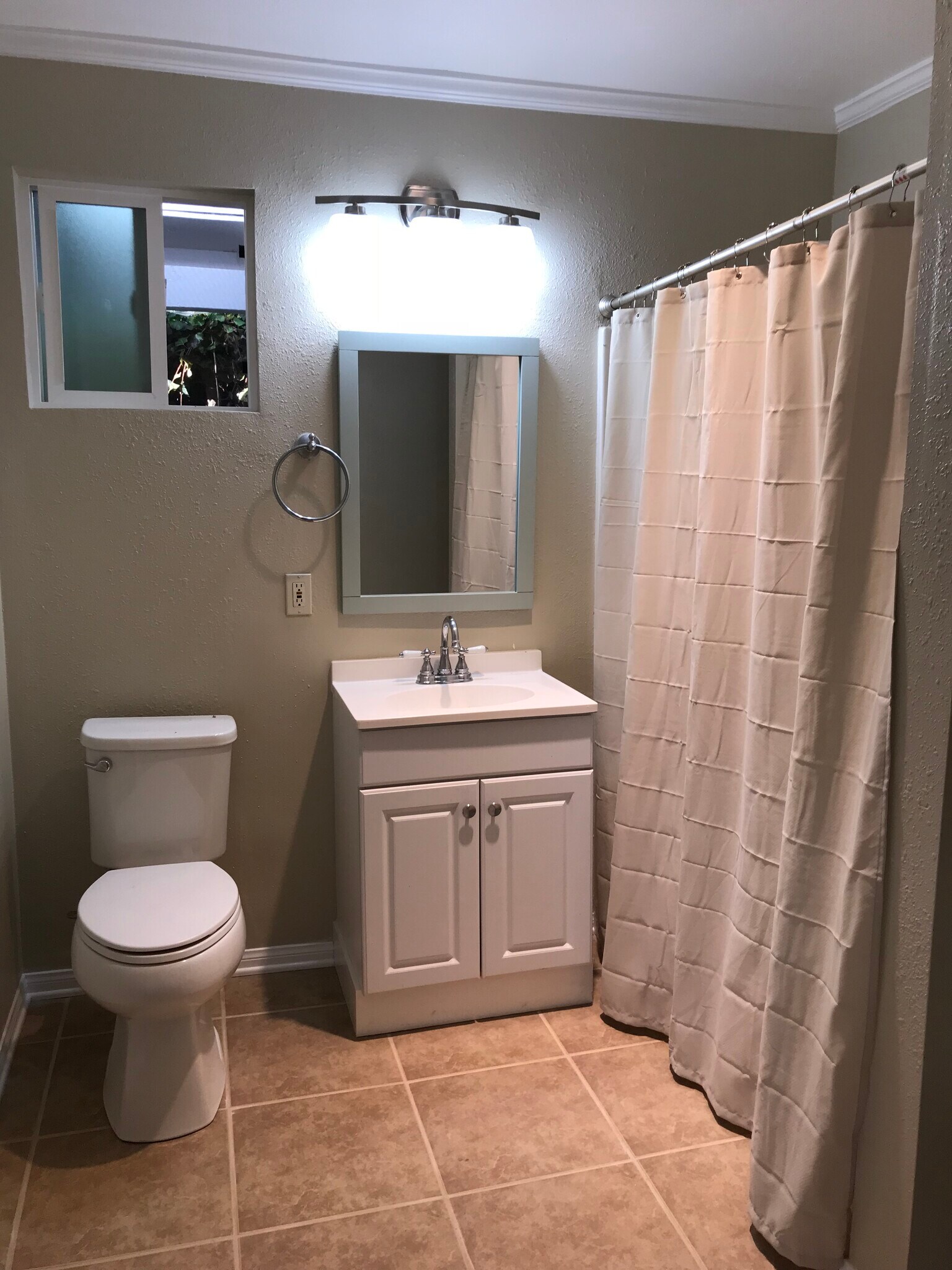 Building Photo - 367 Howell Rd