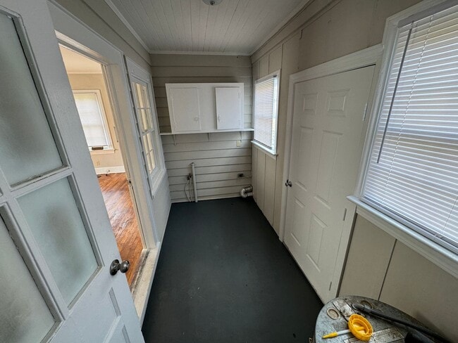 Building Photo - 3 Bedroom House in Fairview Circle