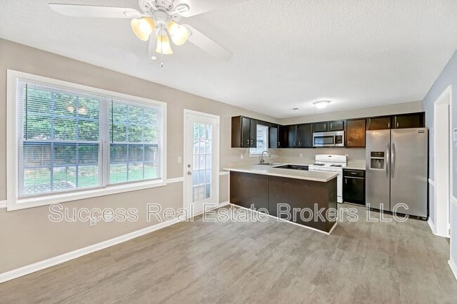 Building Photo - 4000 Sand Wedge Cir