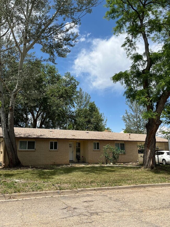 Building Photo - Charming 1 Level House 3 Bed, 2 Bath with ...