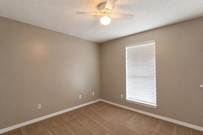 Building Photo - SW Pensacola Creek-Front Home with Screened Porch!