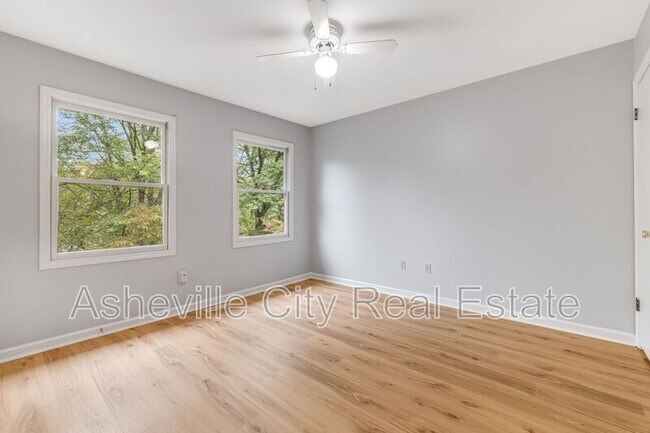 Building Photo - 103 Parkway Vista Dr