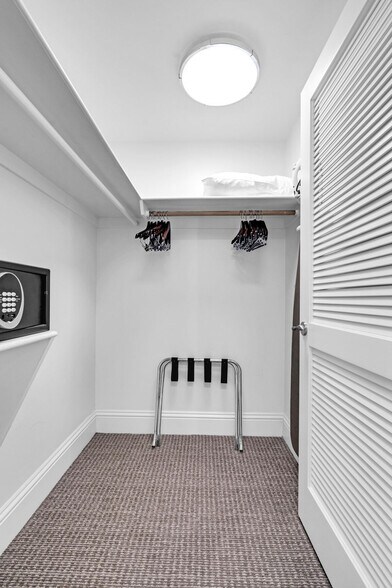 Building Photo - 4401 Collins Ave