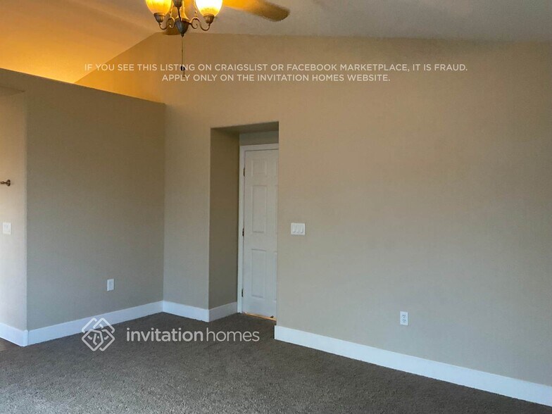 Building Photo - 10928 Salernes St