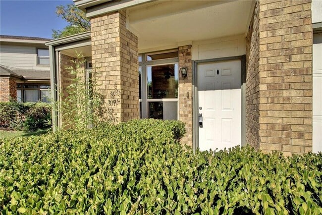 Building Photo - 8304 Bradford Edward Cove