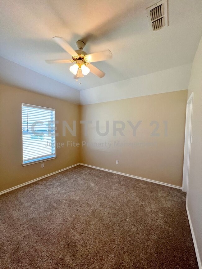 Building Photo - 120 Sunburst Ct